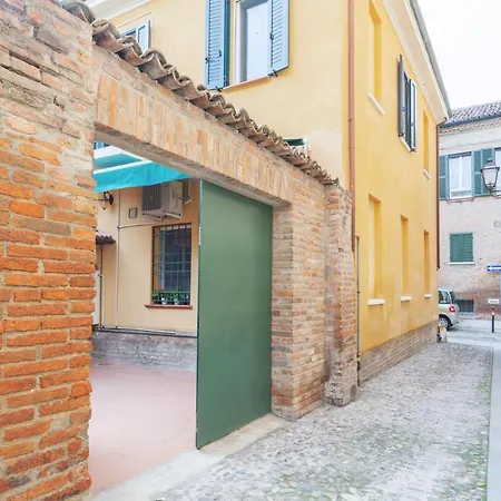 شقة Guesthost - L'angolo Segreto Nel Pieno Centro Di فيرّارا